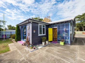 Colourful oasis in Motueka