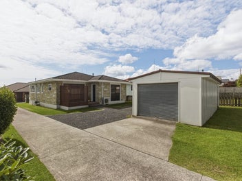 3-Bed, Conservatory & Outdoor Decking