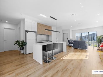 Must Sell - Solid Brick & Tile Beauty