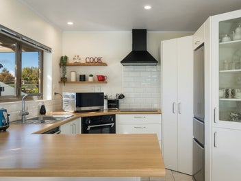 Brick Beauty with Sunny Decks & Private Gardens