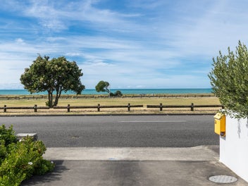 Seaside Retreat - Live The Dream!