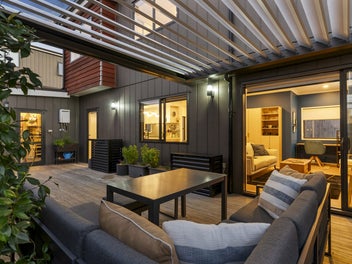 IT'S GOT IT ALL - VENDORS ON THE MOVE