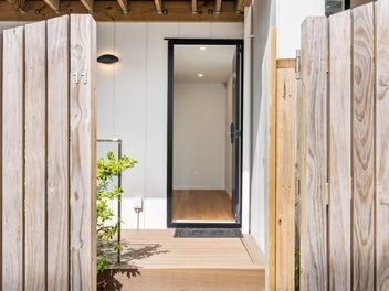 Stylish Design, Premier Position