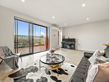 Parkside Living, Walk to School