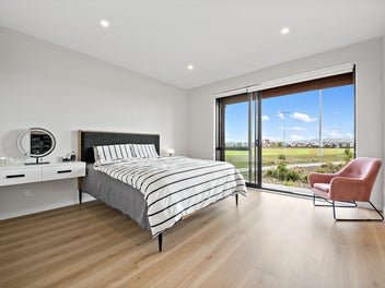 Parkside Living, Walk to School
