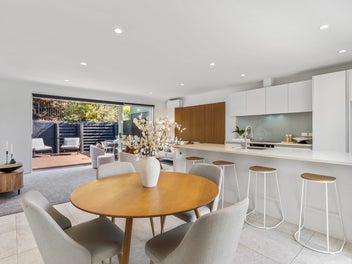 HEIGHT ISN'T EVERYTHING - 2 LEVEL FREEHOLD GEM