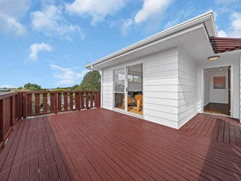 Warm Family Living in Double Westlake Zone