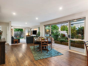 Elevated Living on the Slopes of Mount Wellington