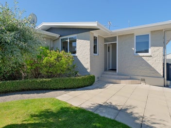 Parkside Perfection With Pool and Studio