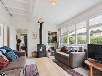 * UNDER OFFER * "The Good Life"