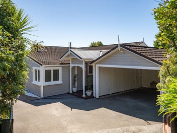 Richmond’s One-of-a-Kind Villa – Fall in Love!