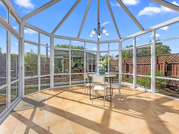 Sun, space & simplicity - Must be sold