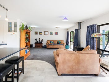 SMART BUYING STARTS IN CLOVERLEA