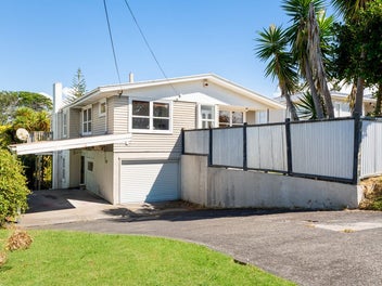 Big Land, Big House, Warm Family!