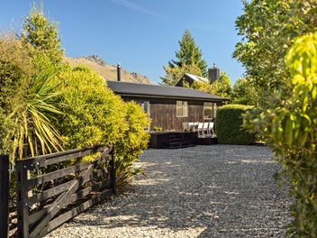 Easy Living in Sought After Kelvin Heights