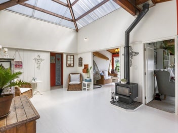 Elevated Lifestyle with Minor Dwelling & Views