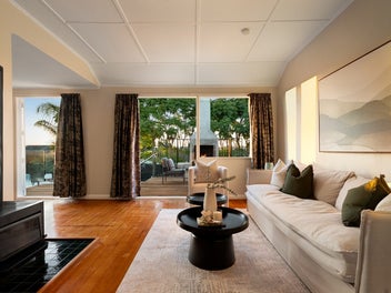 Bayswater Beauty by the Beach | Professionals