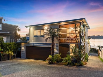 Stunning Luxury Waterfront Living