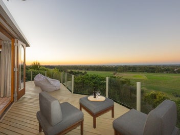 180° Grandstand Views & All Day Sun