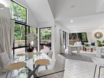 Walk To Titirangi Village