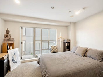 8% Net Yield! Harbour Green Freehold One-Bedroom