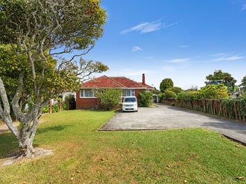 Glendene Gold – 647m² Do-Up Opportunity + THAB