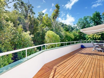 Central escape with sea and bush views – Auction