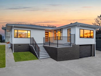 Walking distance to Rangitoto College & Sea Views