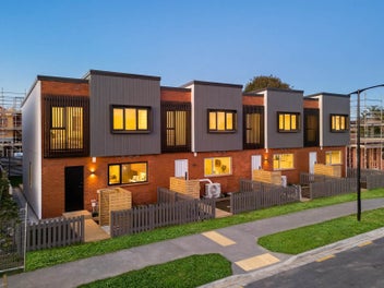 Short Stroll to the Waterfront