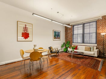 CHARMING CHARACTER APARTMENT - HANNAH WAREHOUSE