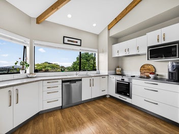 Sophisticated Sanctuary with Rangitoto Views!