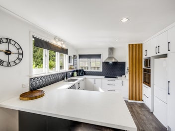 Prime Walk Location - With Studio/Cabin