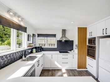 Prime Walk Location - With Studio/Cabin