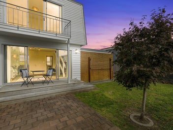 Charming 2-Bed Home in Tranquil Cul-de-Sac