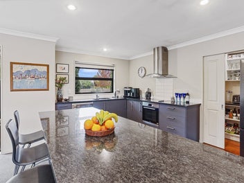 Exceptional Outdoor Entertaining on Oakwood