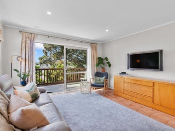 Standout Top Floor 3-Bedroom Apartment