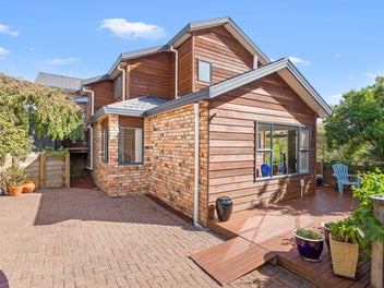 Unsworth Lifestyle Upgrade: Brick & Cedar