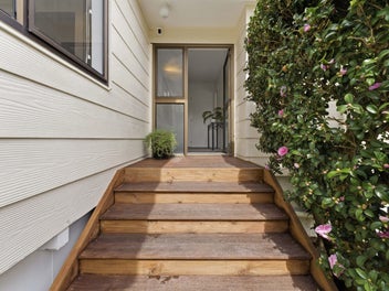 Adorable, Entry Level Opportunity!