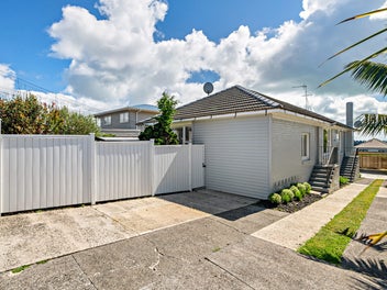 Renovated end unit with an exclusive courtyard