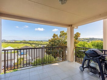 Rendered Brick Spacious Home - with views!
