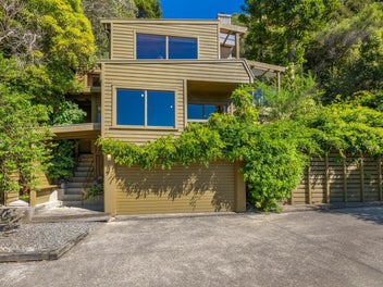 Sunshine Bay - Where the Sounds Truly Shine