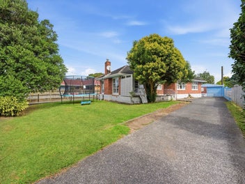 Top Location & Opportunity - 706m² Site!