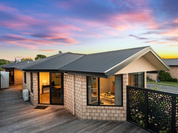 Permanent material three bedroom home