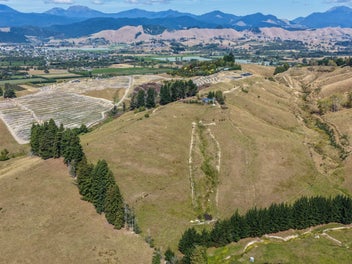 Land, Views & Location 13km From Richmond