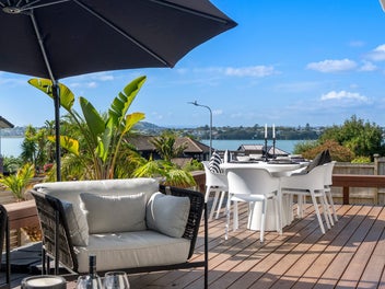 Sun, Seaviews & City Convenience