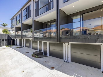 New Freehold Homes in Oteha - 17B & 17E