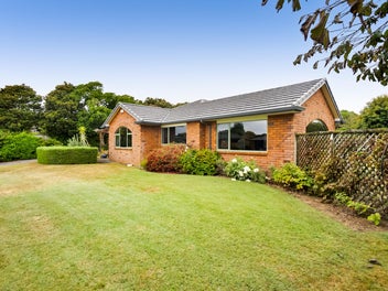 Large Living In Highlands Park