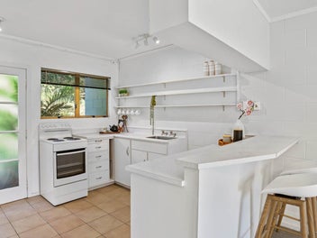 SUNSHINE, QUIET & LIFESTYLE AT THE POINT