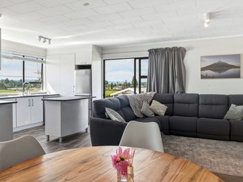 Stylish Entry Level Opportunity