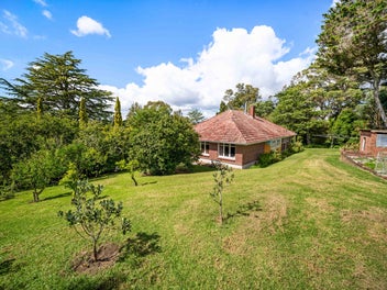 Must sell - Home + 3 Sleepouts on 12 Acres